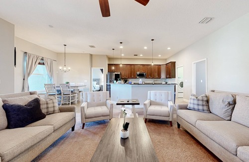 Plant City Casa | Modernly updated open home with lake view, screened-in patio, grill, AC, & W/D
