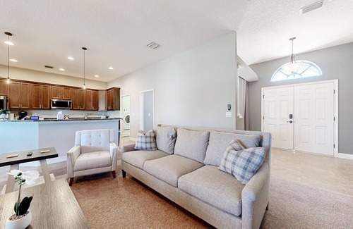 Plant City Casa | Modernly updated open home with lake view, screened-in patio, grill, AC, & W/D