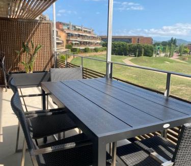 Torroella de Montgri Apartamento | Moderno apartamento en Empordà Golf