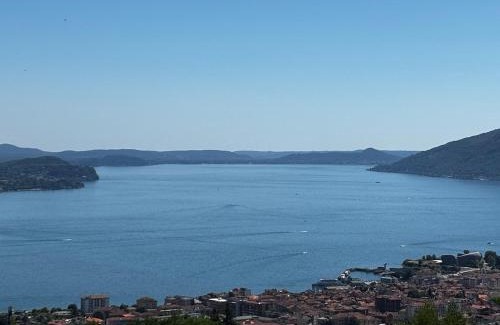 Cissano Apartamento | Moderno appartamento vista sul lago Maggiore