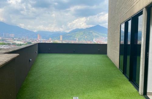 Sabaneta Apartamento | Moderno con vista, al lado de CC Mayorca y Metro