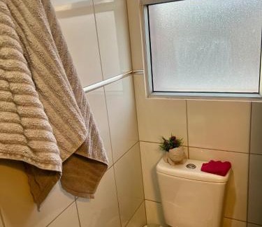 Cochabamba Apartamento | Moderno y cómodo estudio con espacio de trabajo