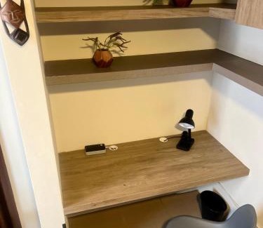 Cochabamba Apartamento | Moderno y cómodo estudio con espacio de trabajo