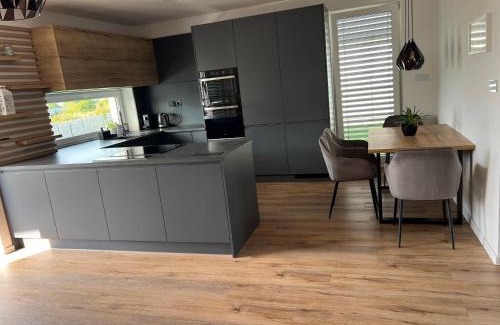 Trencin Casa | Moderny luxusny domcek s vyhladom na zamok