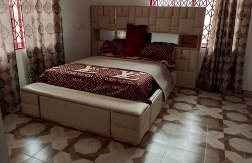 Roman Ridge Cama Y Desayuno | Modest and spacious room