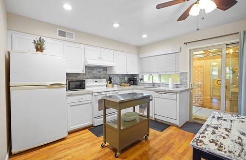 Modesto Condominio | Modesto Cozy Hideaway