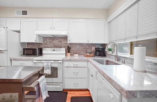 Modesto Condominio | Modesto Cozy Hideaway