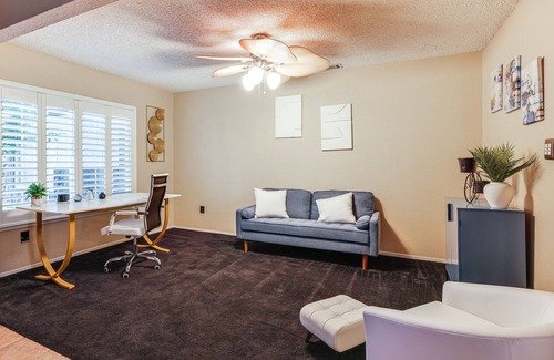 Modesto Casa | Modesto Vacation Home: 6 Mi to Downtown!