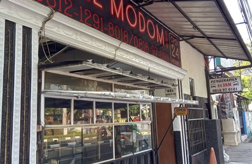 Duren Sawit Hotel | Modom Residencce