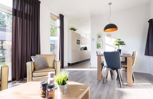 Lunteren Chalet De Esquí | ✓ Module at Landgoed de Scheleberg ✓ Vacation house for 5 people ✓ Located in Lunteren (Gelderland) ✓ Vacation park in the Veluwe ✓ Book directly with the park