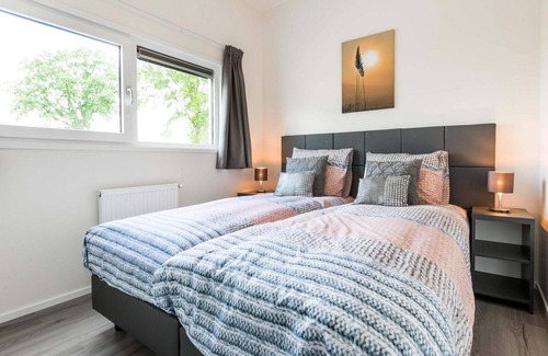 De Goorn Chalet De Esquí | ✓ Module at Park Westerkogge ✓ Holiday home for 5 people ✓ Located in Berkhout (North Holland) ✓ Waterfront holiday resort ✓ Book directly at the resort
