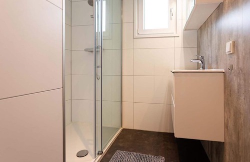 Berkhout Chalet De Esquí | ✓ Module Special at Park Westerkogge ✓ Holiday home for 6 people ✓ Located in Berkhout (North Holland) ✓ Waterfront holiday resort ✓ Book directly at the resort
