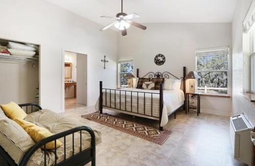 Canyon Lake Casa | Moe and Jo's Haus