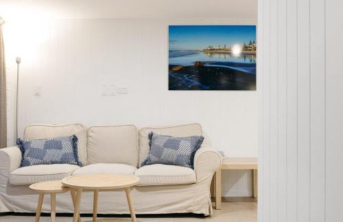 Moffat Beach Apartamento | Moffat Beach Coastal Contemporary Unit B