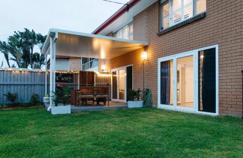Moffat Beach Apartamento | Moffat Beach Coastal Contemporary Unit B