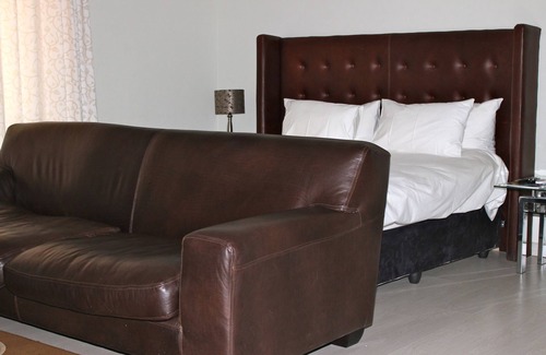 Moses Kotane Cama Y Desayuno | Mogwase Bed and Breakfast