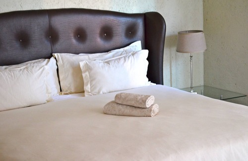 Moses Kotane Cama Y Desayuno | Mogwase Bed and Breakfast
