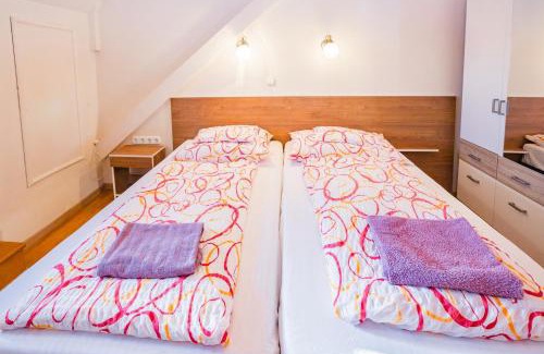 Rozsadomb Casa | Mohacsi Guesthouse
