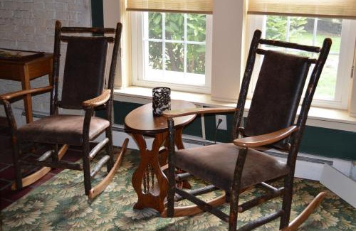 Perrysville Casa | Mohican Farmhouse, Pond, and Animals