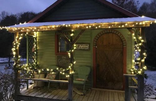 Perrysville Casa | Mohican Farmhouse, Pond, and Animals