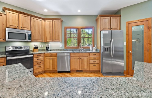 Chimney Rock Casa | Desembarco de lujo de Riverfont Mohican - Carolina Properties