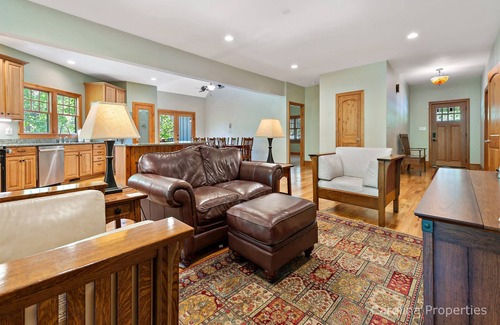 Chimney Rock Casa | Desembarco de lujo de Riverfont Mohican - Carolina Properties