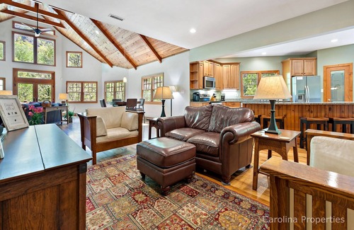 Chimney Rock Casa | Desembarco de lujo de Riverfont Mohican - Carolina Properties