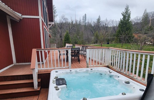 North Fork Cabina | Moic Lake House II a destination for family fun.