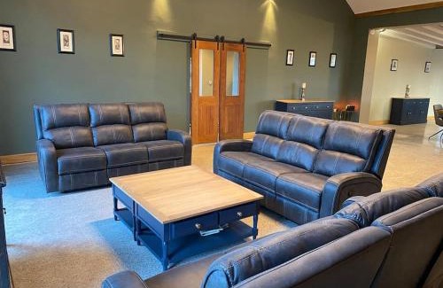 Shanavooneen Casa | Moig Lodge - 8 Double Bedroom Barn Conversion
