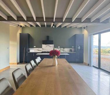 Shanavooneen Casa | Moig Lodge - 8 Double Bedroom Barn Conversion