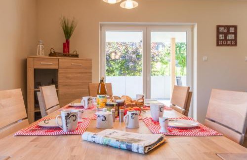 Nieby Casa | Moin Moin