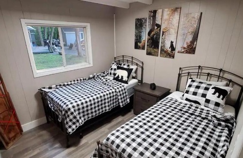 Centre Hastings Cabina | Moira Lake Cottages