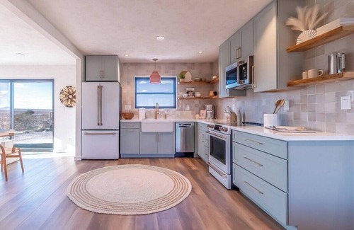 Twentynine Palms Casa | Mojave Palms · Epic Mojave Views + Sauna & Pool