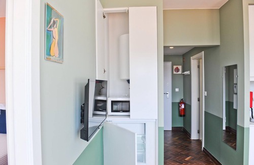 Santo Antonio Apartamento | Mojito Breeze in Lisbon by Misha s Place 3C