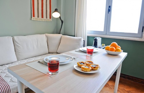 Santo Antonio Apartamento | Mojito Breeze in Lisbon by Misha s Place 3C