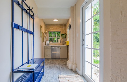 Estate East Street Condominio | Moko Jumbie House - "Historic Suite" A Modern 1-Bedroom Oasis.