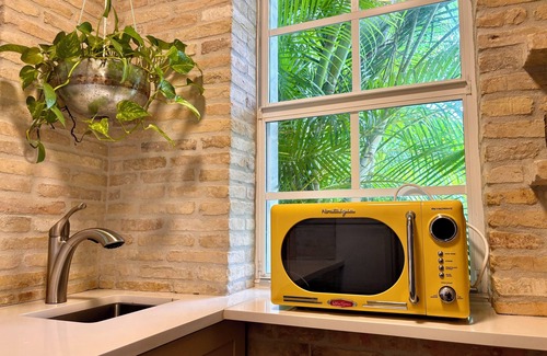 Estate East Street Condominio | Moko Jumbie House - "Historic Suite" A Modern 1-Bedroom Oasis.