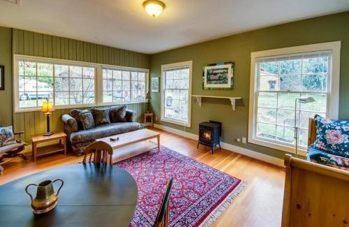 Molalla Casa | Molalla River Cottage