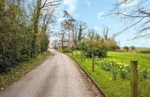 Mynydd Isa Casa | Mold Double Room Private Bathroom TV Free Wi-Fi