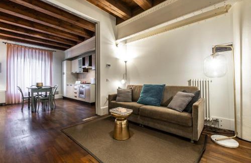 Molina Apartamento | Molino Stucky Apartment Wi-Fi R&R