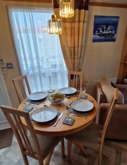 Ingoldmells Complejo | MOLLIES DEN 6 Berth 2 Bedrooms Waterside Leisure Park Ingoldmells