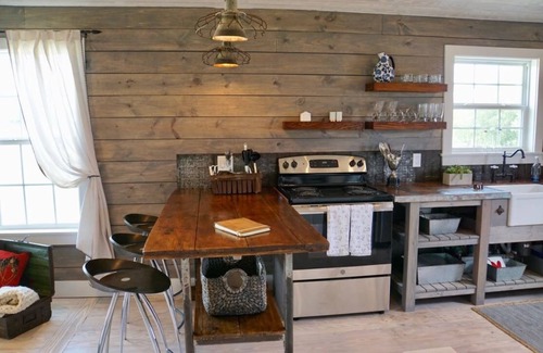 Round Top Cabina | Molly Cabin - Private cabin with 2 bedrooms, one queen and one king bed, full bath with walk-n-shower. Full kitchen with fridge/ice maker, coffee bar, front and back porches, private out door fire pit, outdoor shower.
