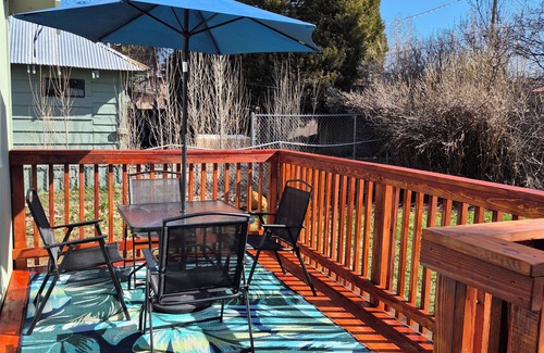 Westwood Casa | Molly's Mountain Retreat 3 bedroom 1 bath modern home minutes to Lake Almanor