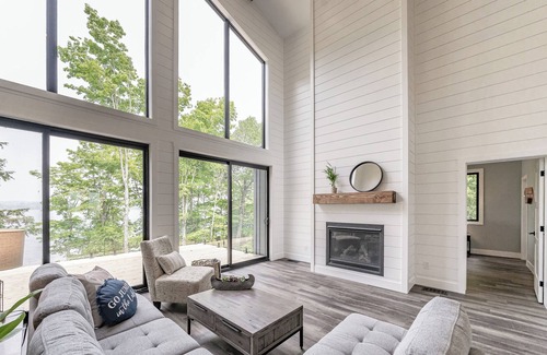 Utterson Cabaña | Molly's Vineyard - 4 Season Muskoka Cottage on Three Mile Lake