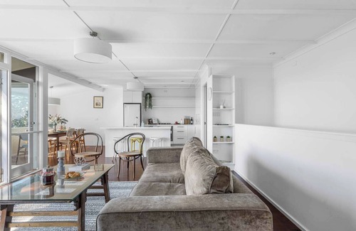 Narrawallee Casa | Mollymook Breeze - lovely 4 BR home with beach views