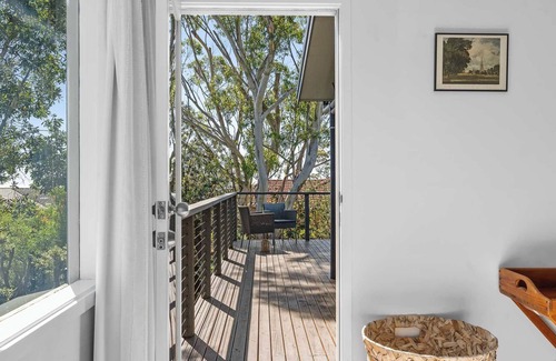 Narrawallee Casa | Mollymook Breeze - lovely 4 BR home with beach views