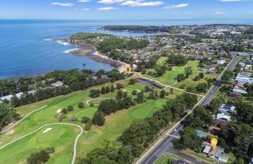 Mollymook Casa | Mollymook- Walk to Beach, Surf, Golf Course & Club