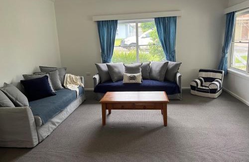 Mollymook Casa | Mollymook- Walk to Beach, Surf, Golf Course & Club