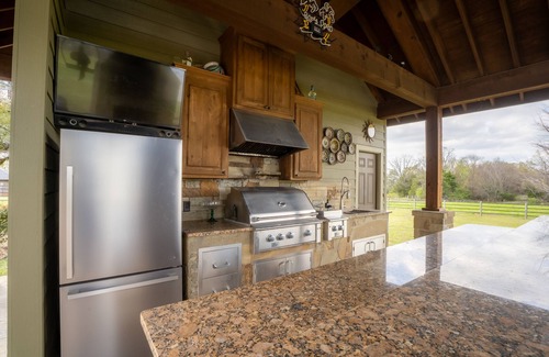 Sulphur Springs Casa | Mom and Dad's Place - Lil Paradise