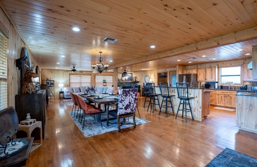 Sulphur Springs Casa | Mom and Dad's Place - Lil Paradise